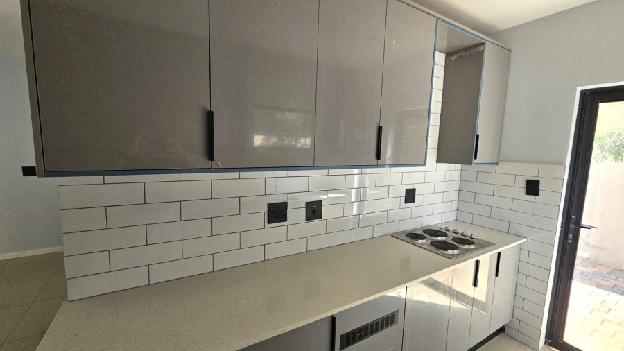 5 Bedroom Property for Sale in Melodie North West